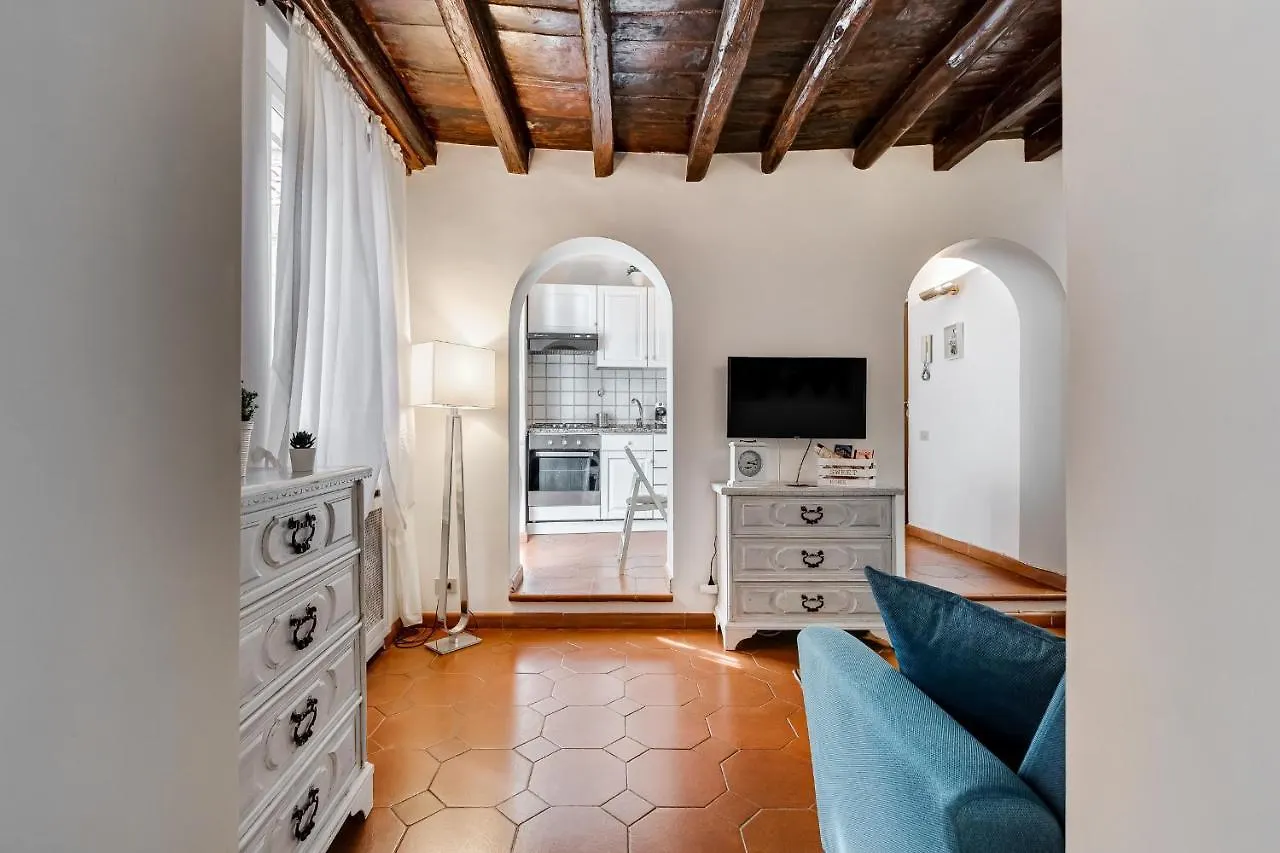 White Coronari Apartment Roma
