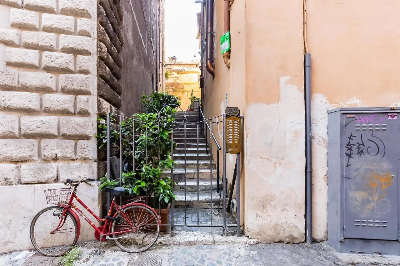 White Coronari Apartment Roma