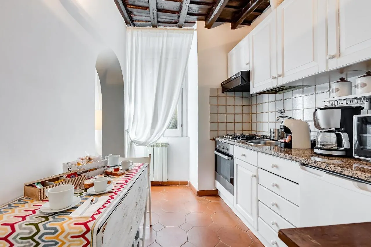 White Coronari Apartment Roma