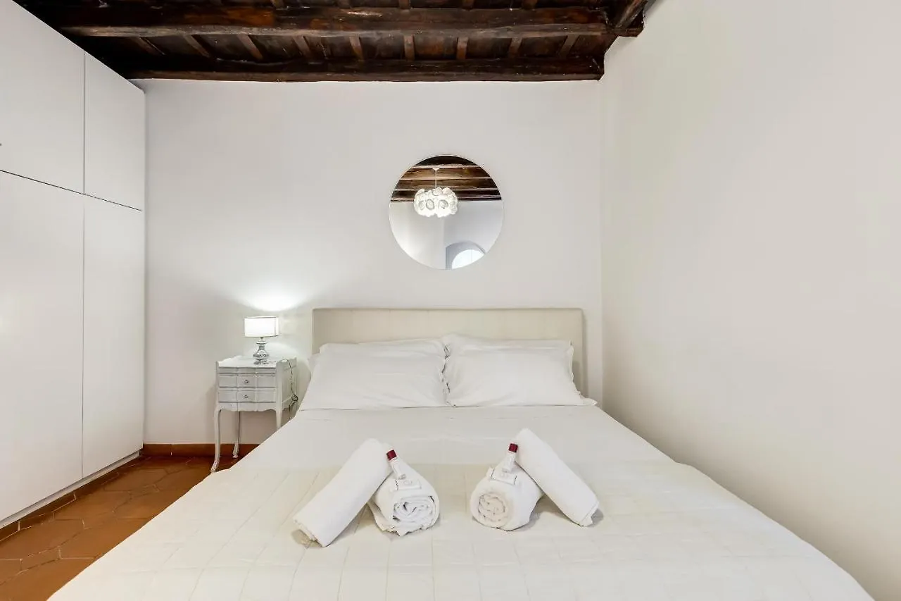 White Coronari Apartment Roma