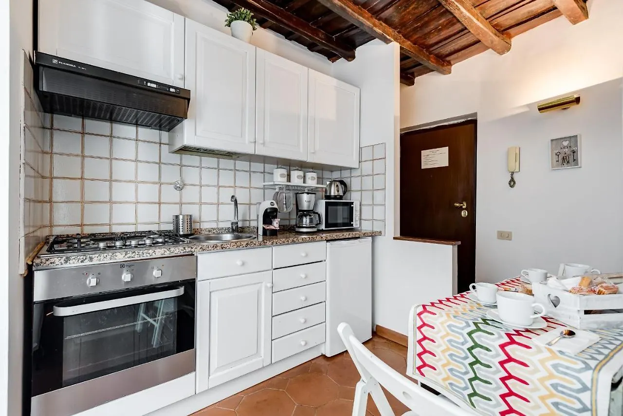 White Coronari Apartment Rom