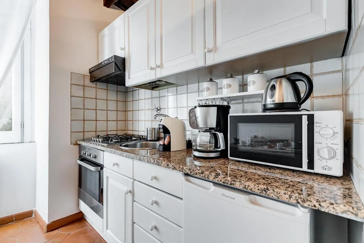 White Coronari Apartment Rom