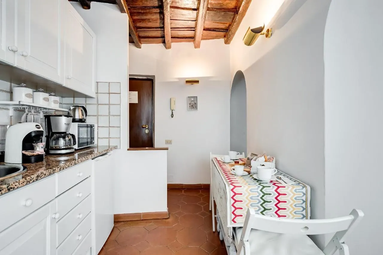 White Coronari Apartment Rom Italien