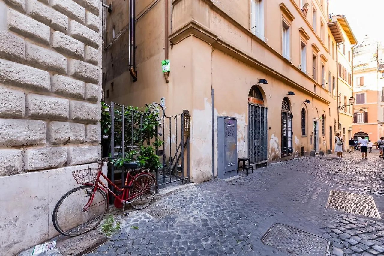 White Coronari Apartment Rom Italien