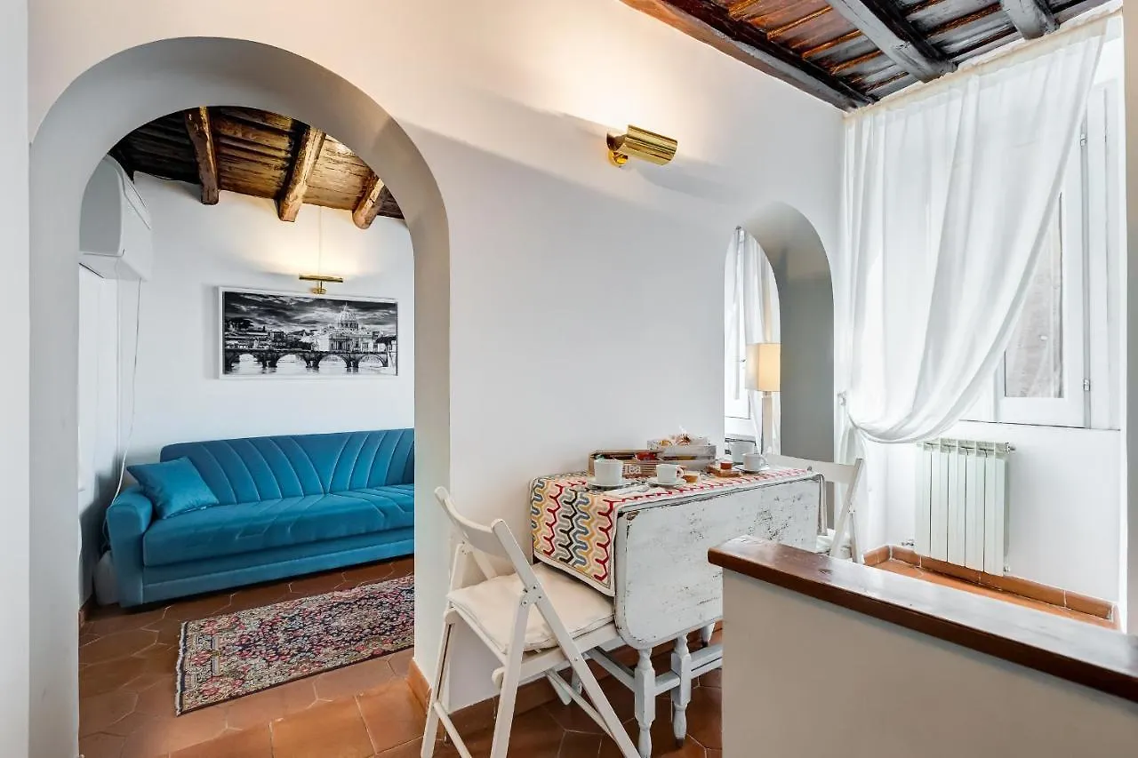 White Coronari Apartment Rom