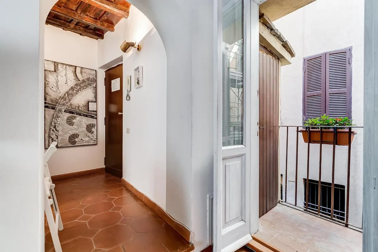 White Coronari Apartment Roma