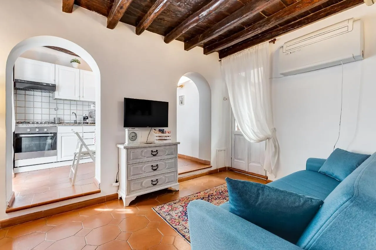 White Coronari Apartment Rome