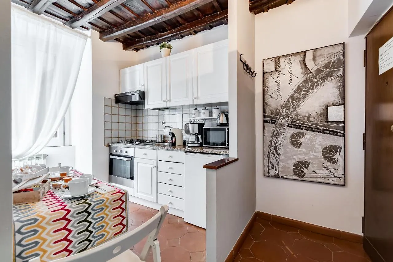 White Coronari Apartment Rome Italy